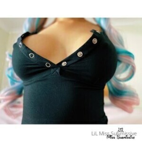 Little miss submissive pornostar top foto