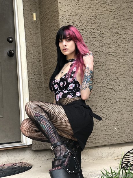 Tsukivans nackt sexy fotos