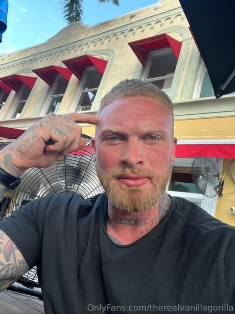 Therealvanillagorilla sex galerie