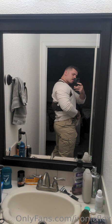 Ironicflex nackt kunst archiv