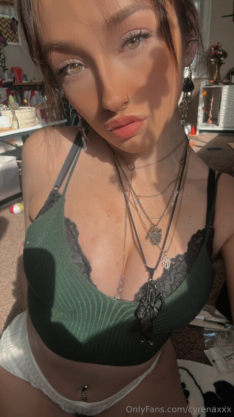 Cyrenaxxx top erotische galerien