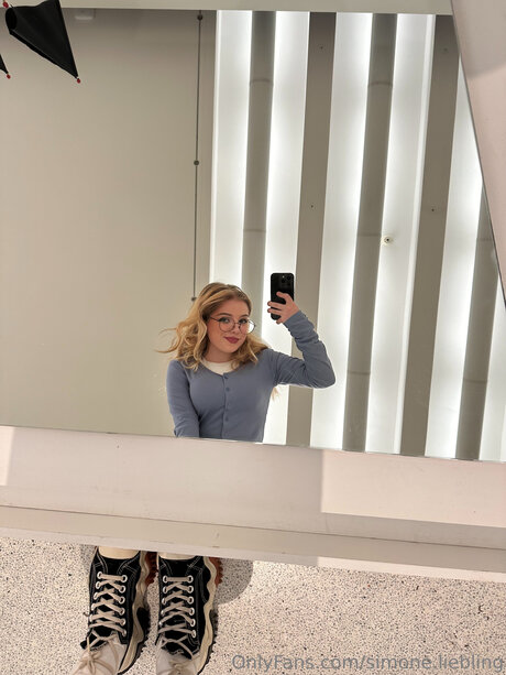 Simunka Show model sexy foto