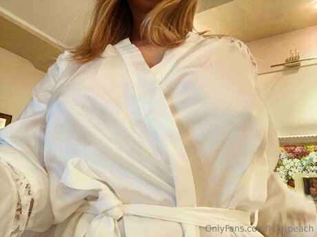 Lyly Peach freie galerien