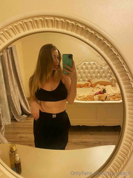 Lyly Peach perfekte akt foto