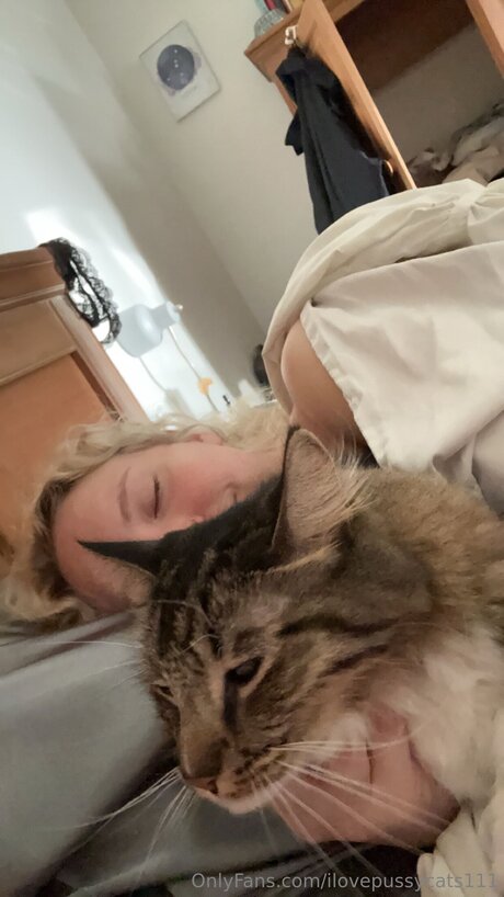 Ilovepussycats111 model nackt archiv