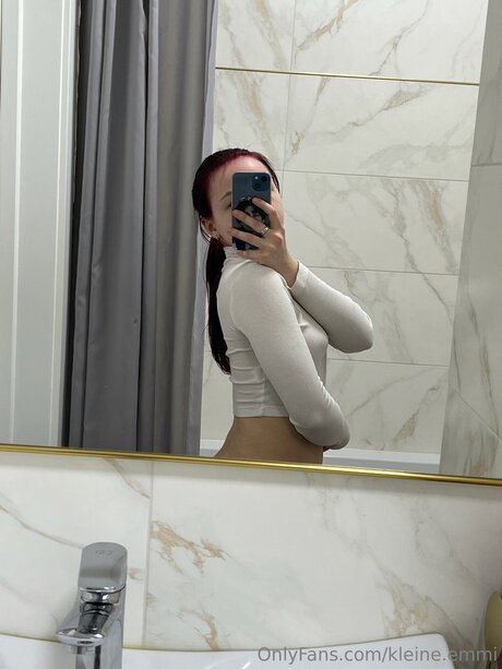 Kleine Emmi nackt porno bilder