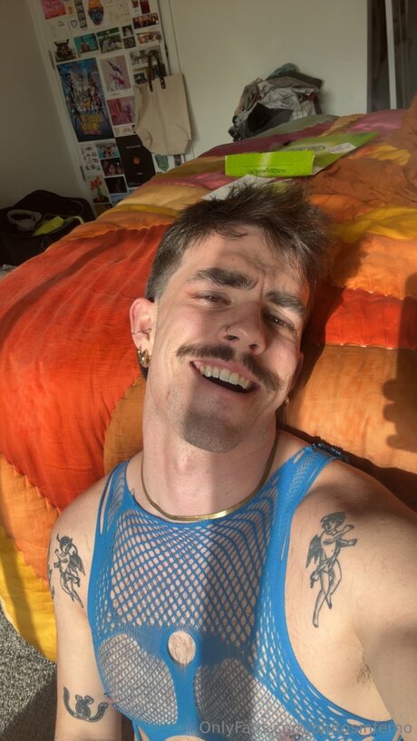 Plutosinferno pornostar nackten bild