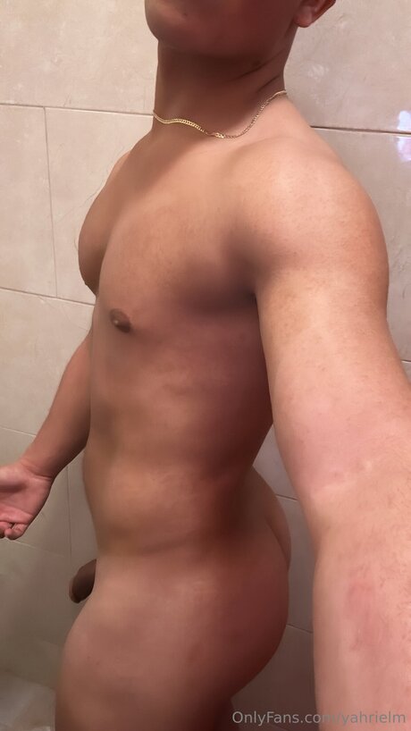 Yahrielm kunst nacktheit galerien