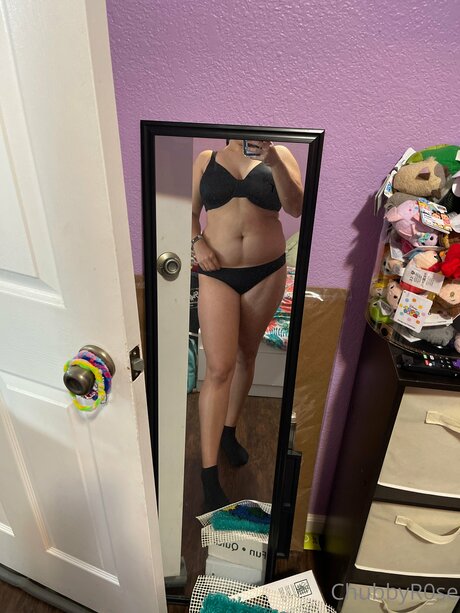 Chubbbyrose nacktheit sexy bilder