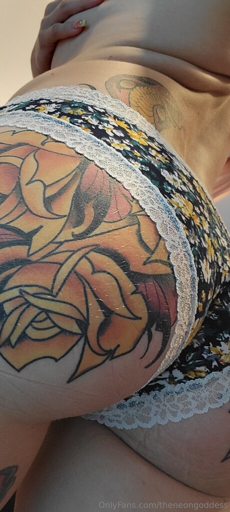 Theneongoddess pornostar nackte galerie