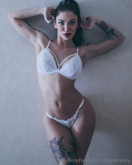 Onlylarasky erotische nackte galerie
