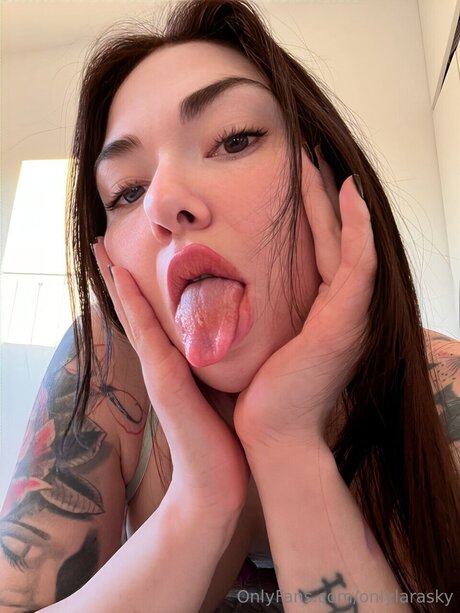 Onlylarasky freie xxx foto