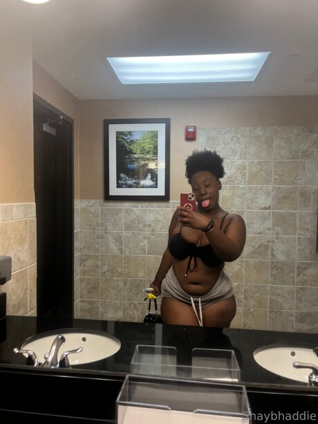 Shiestybhaddie nacktheit xxx archiv