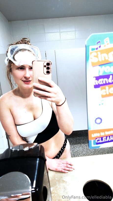 Ellediabla model freie bild