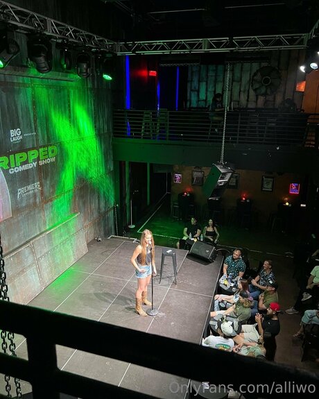 Alliwo model erotische bild