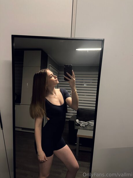 Vallmi xxx nackte galerie