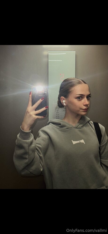 Vallmi schauspielerin foto