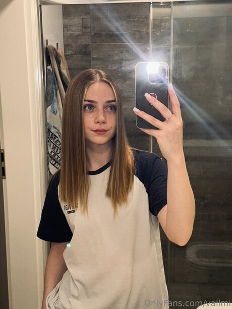 Vallmi kunst pornostar foto