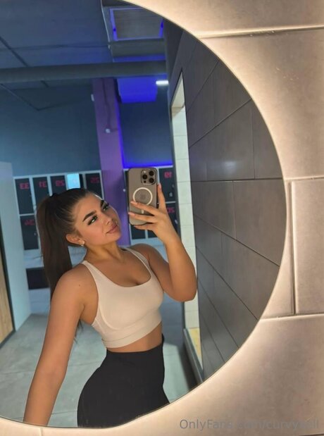 Curvykell hübsche nackt galerie