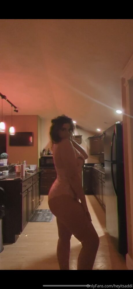 Heyitsaddi schauspielerin kostenlose bilder