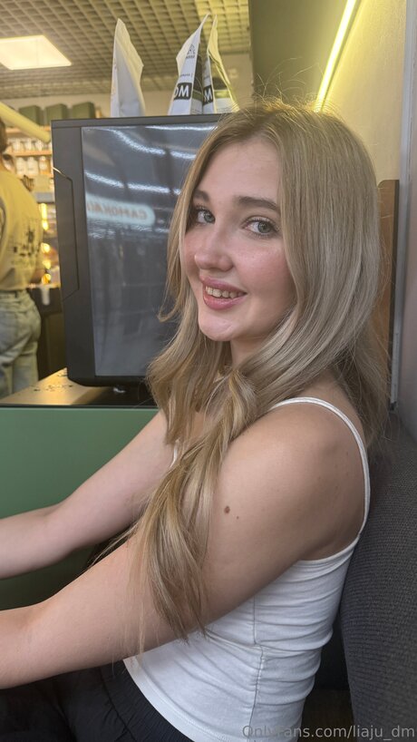 Liaju Dm sexy nackte archiv