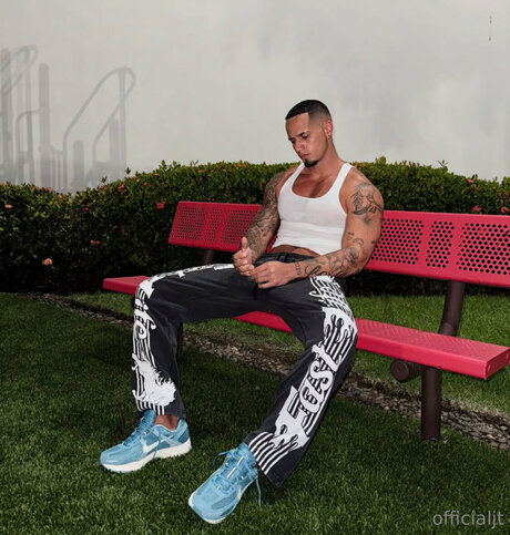 Officialjt sexy bilder