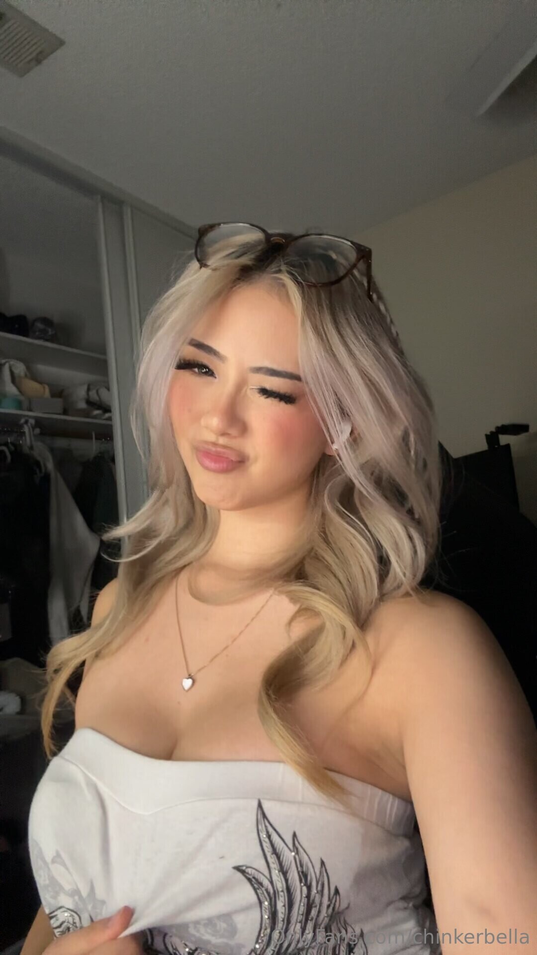 große titten asiatische onlyfans perfekte nacktheit bild