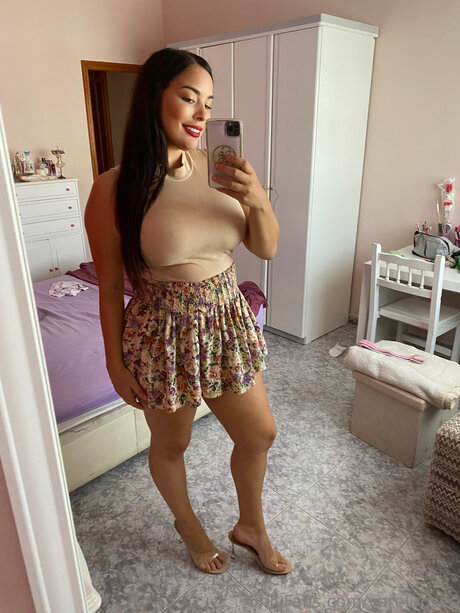 Yareliroses model bild