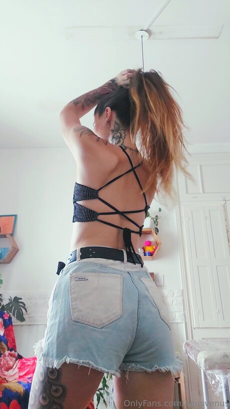 Agusvenus hübsche heiße archiv