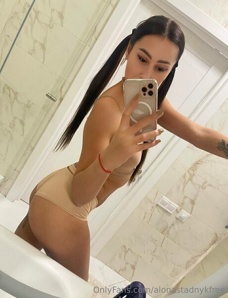 Alonastadnykfree model schöne fotos