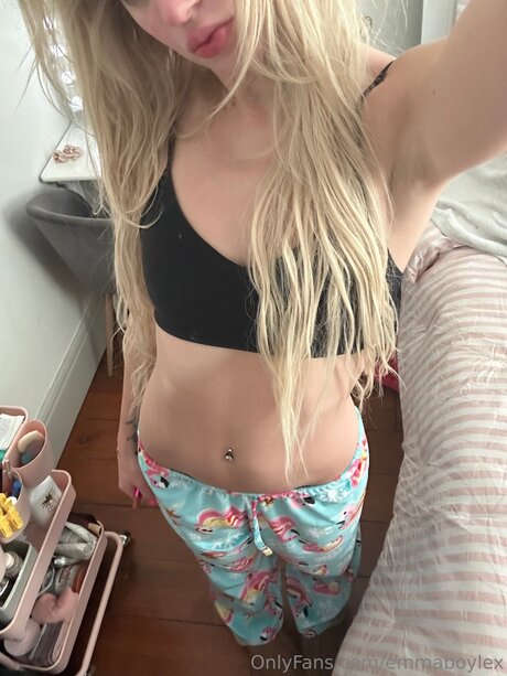 Emmbellaxo hübsche schöne archiv