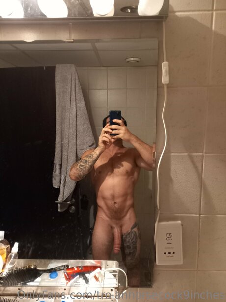 Trojanhorsecock9inches perfekte nacktheit archiv