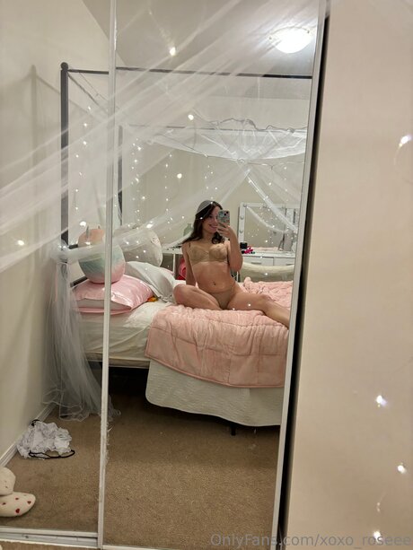 Xoxo Roseee model bilder