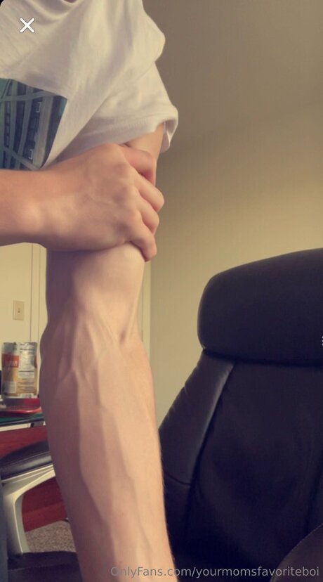 Yourmomsfavoriteboi top pornographische bild