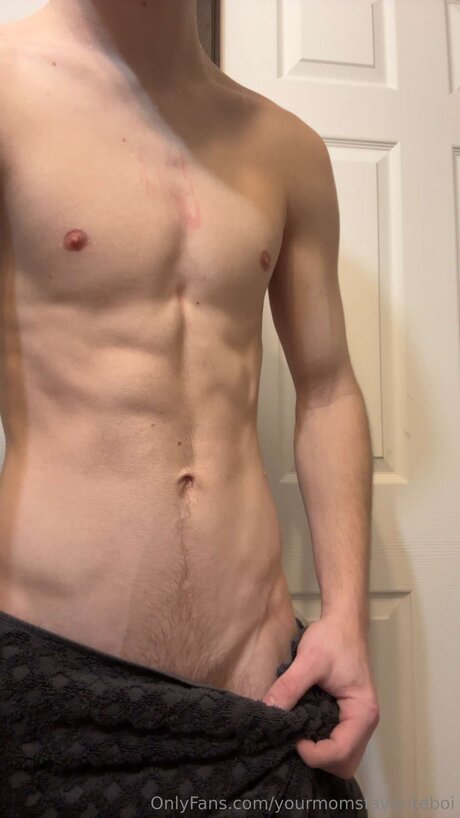 Yourmomsfavoriteboi sexy nackte bilder