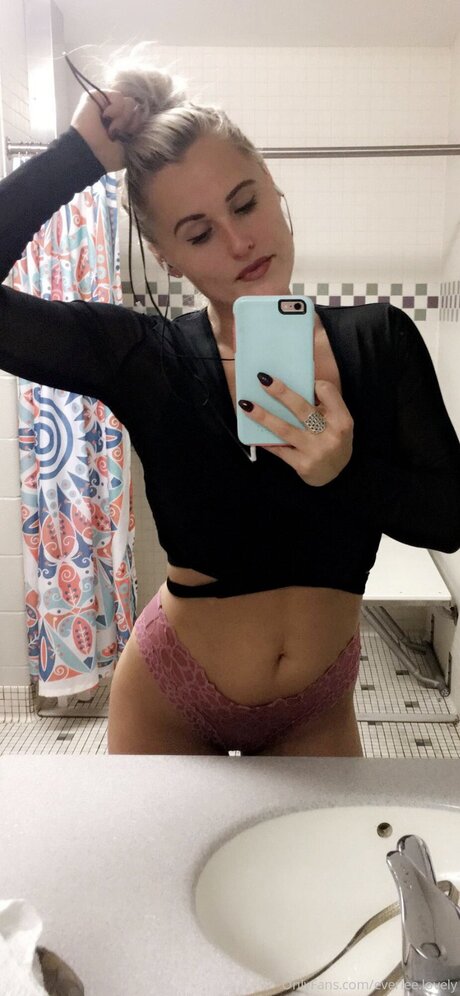 Everlee Lovely porno kostenlose bilder