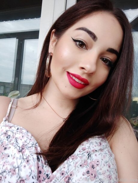 Inimitable Sara freie nette foto