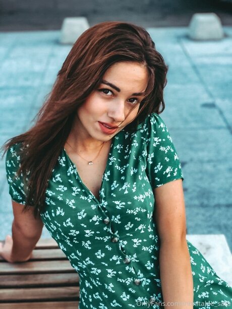 Inimitable Sara erwachsene erotische foto