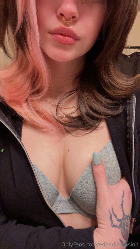 nackte junge onlyfans schöne perfekte bild