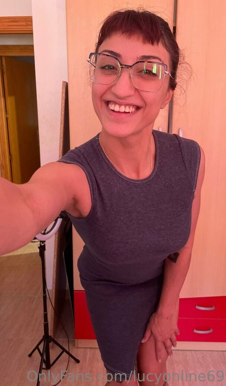 Wet Lucy Baby schöne erwachsene foto