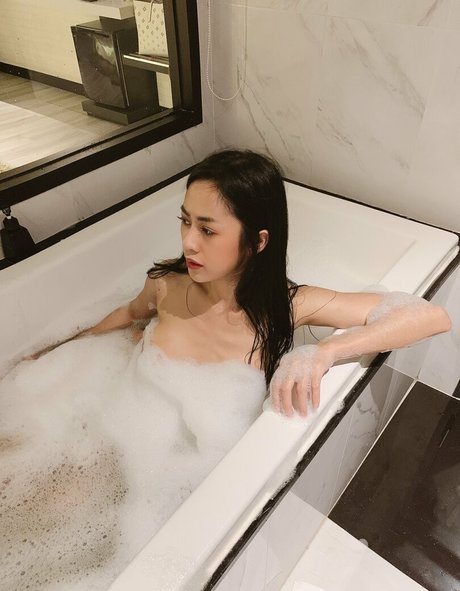 asiatische pawg-onlyfans heiße nackt bild