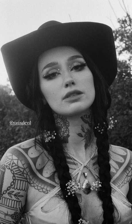 schwarze shemale-onlyfans kunst perfekte galerie