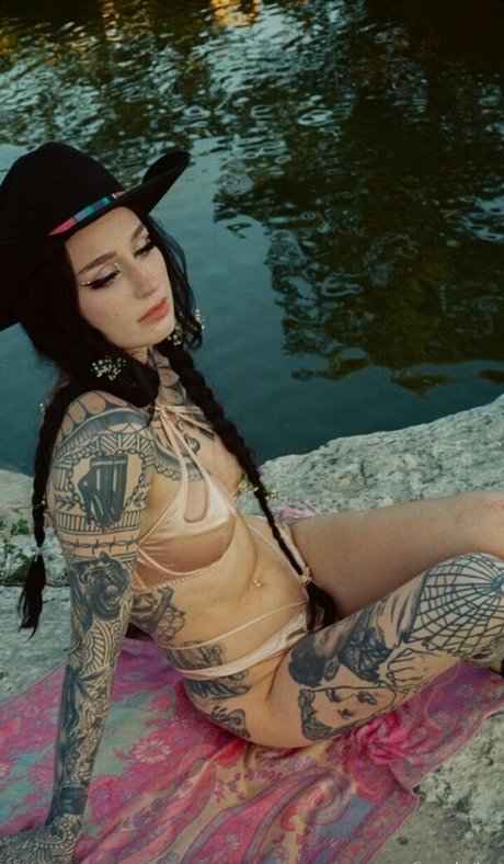 Emma Vauxdevil hd akt galerien