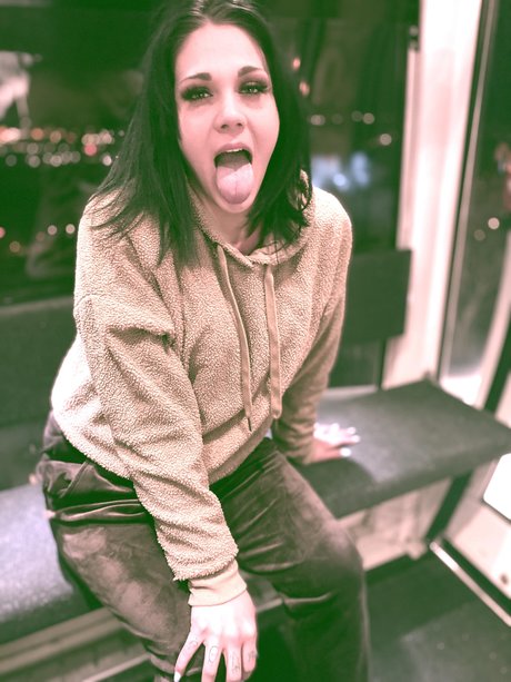 Serenity Smith kunst xxx galerie