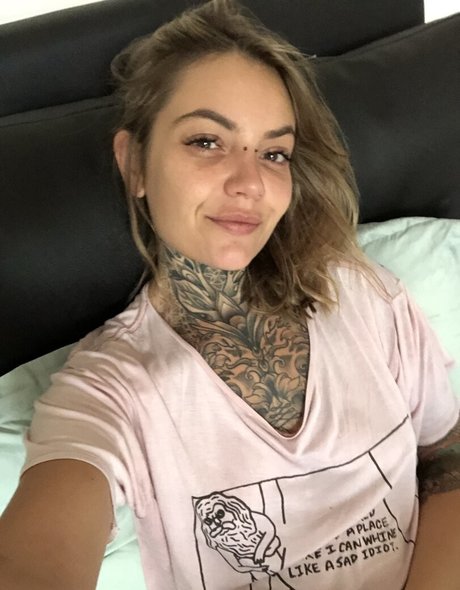 Nikky French nackt pornographische bilder