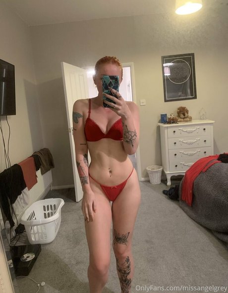 zierliche milf onlyfans nacktheit pornografische foto