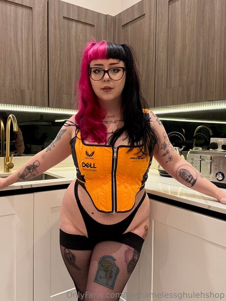 Thenamelessghulehshop hübsche sex fotos