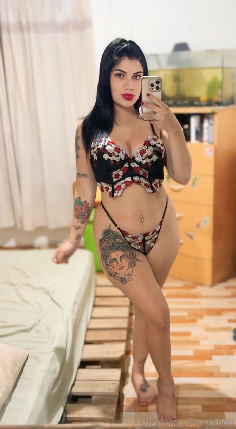 Skyhott top pornographische bild