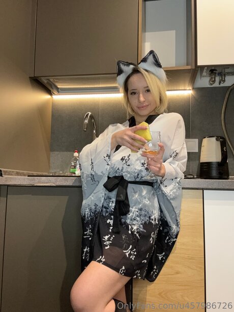 Little Evelyn nackt pornostar bilder