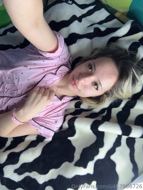 Little Evelyn nacktheit porno galerie